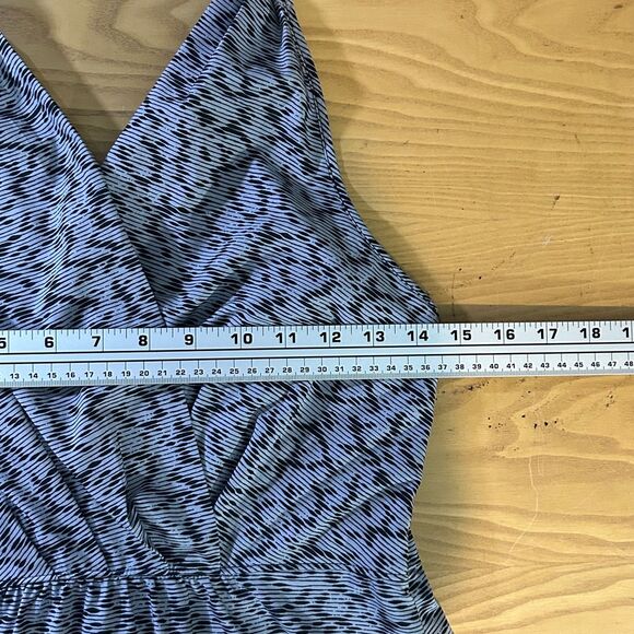 EUC Athleta Go Anywhere Halter Dress Sleeveless Black White Casual Dress Sz 6 - Picture 8 of 8